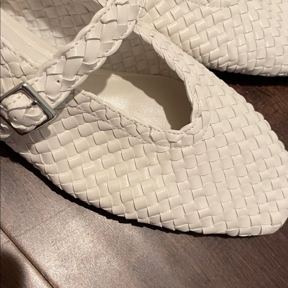 Steve Madden Dreaming Mary Jane Woven Flats Size 9 Ivory Buckled Strap Round Toe - Picture 5 of 13